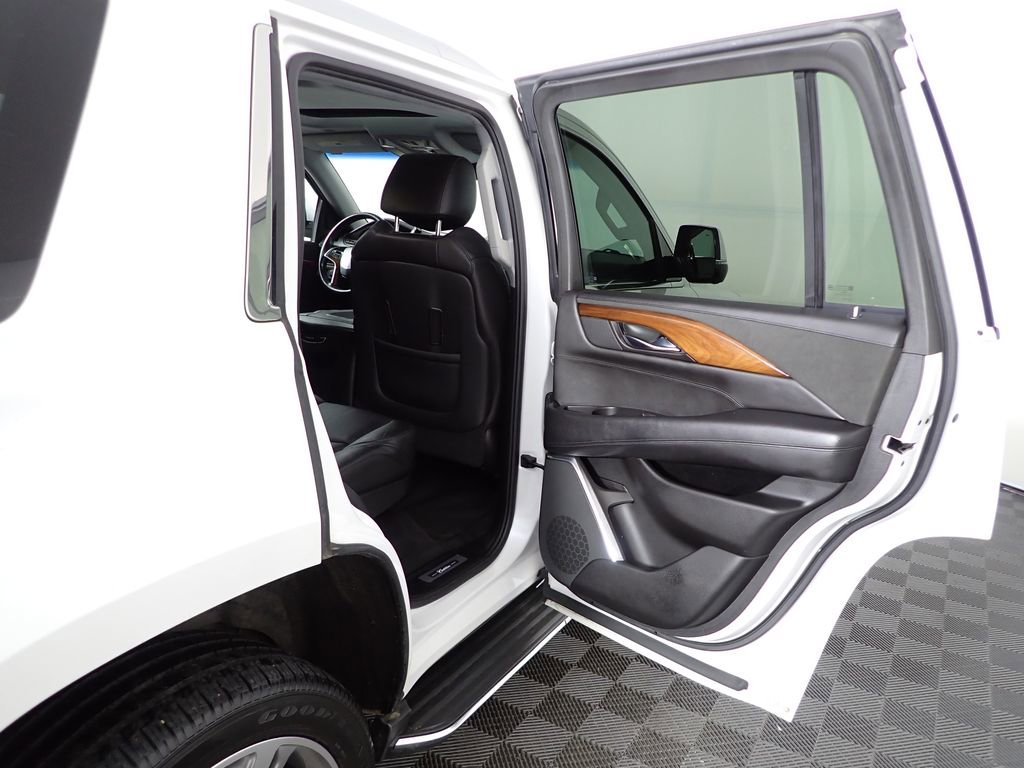 Used 2016 Cadillac Escalade Luxury image 36
