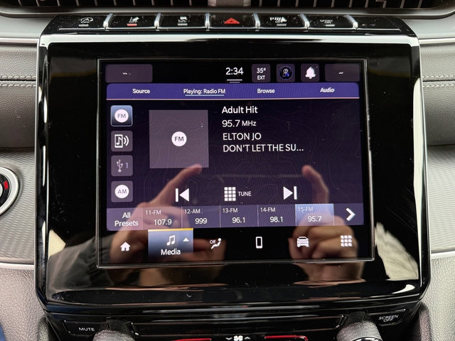 Used 2025 Jeep Grand Cherokee Laredo image 20