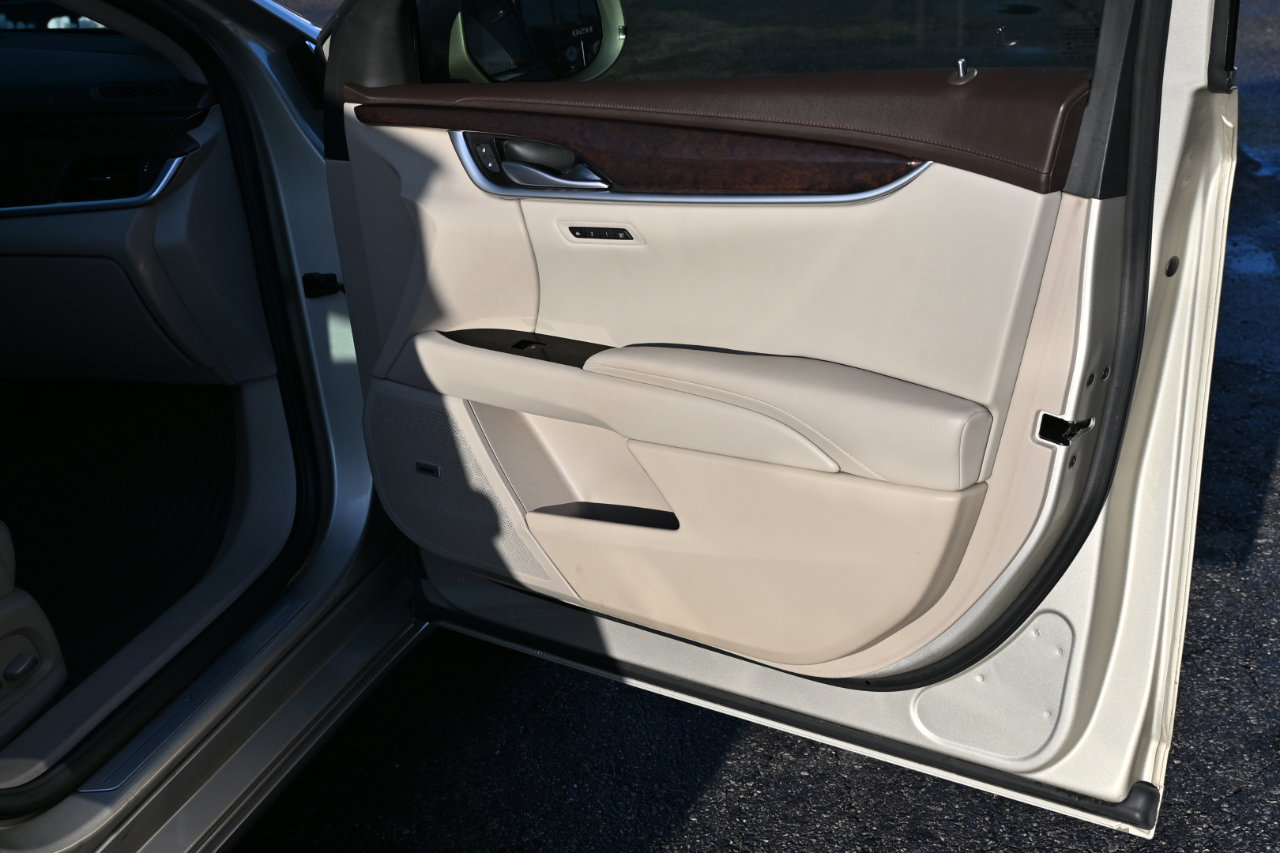 Used 2016 Cadillac XTS Luxury w/ Driver Awareness Package image 27