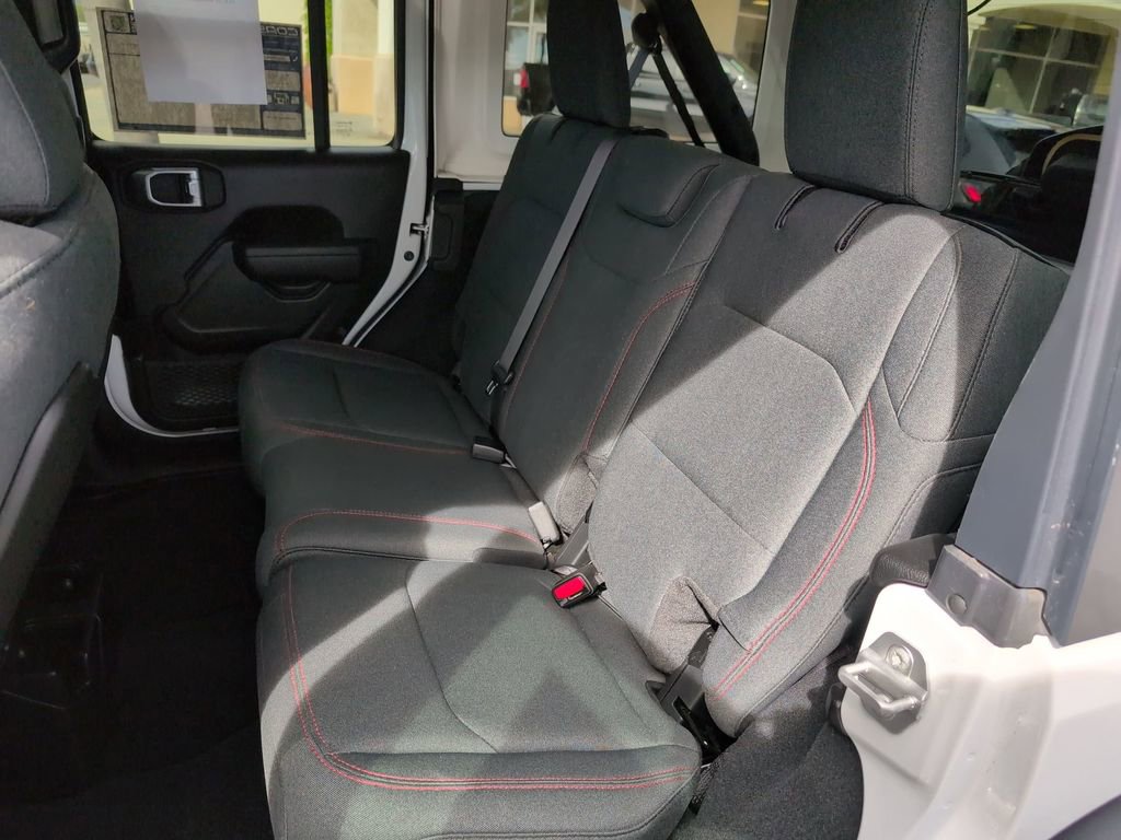 Certified 2024 Jeep Wrangler Unlimited Rubicon w/ Technology Group image 24