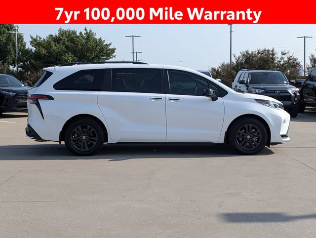 Used 2025 Toyota Sienna XSE w/ XSE Plus Package AWD/4WD image 4