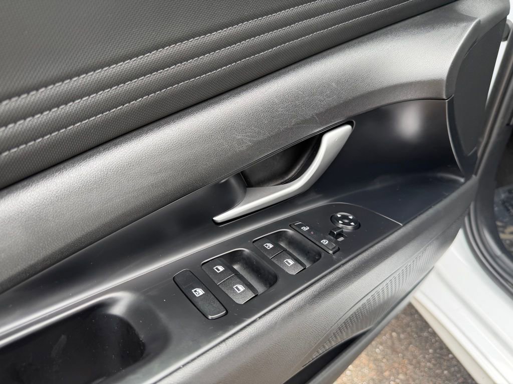 Used 2025 Hyundai Elantra SEL FWD image 17