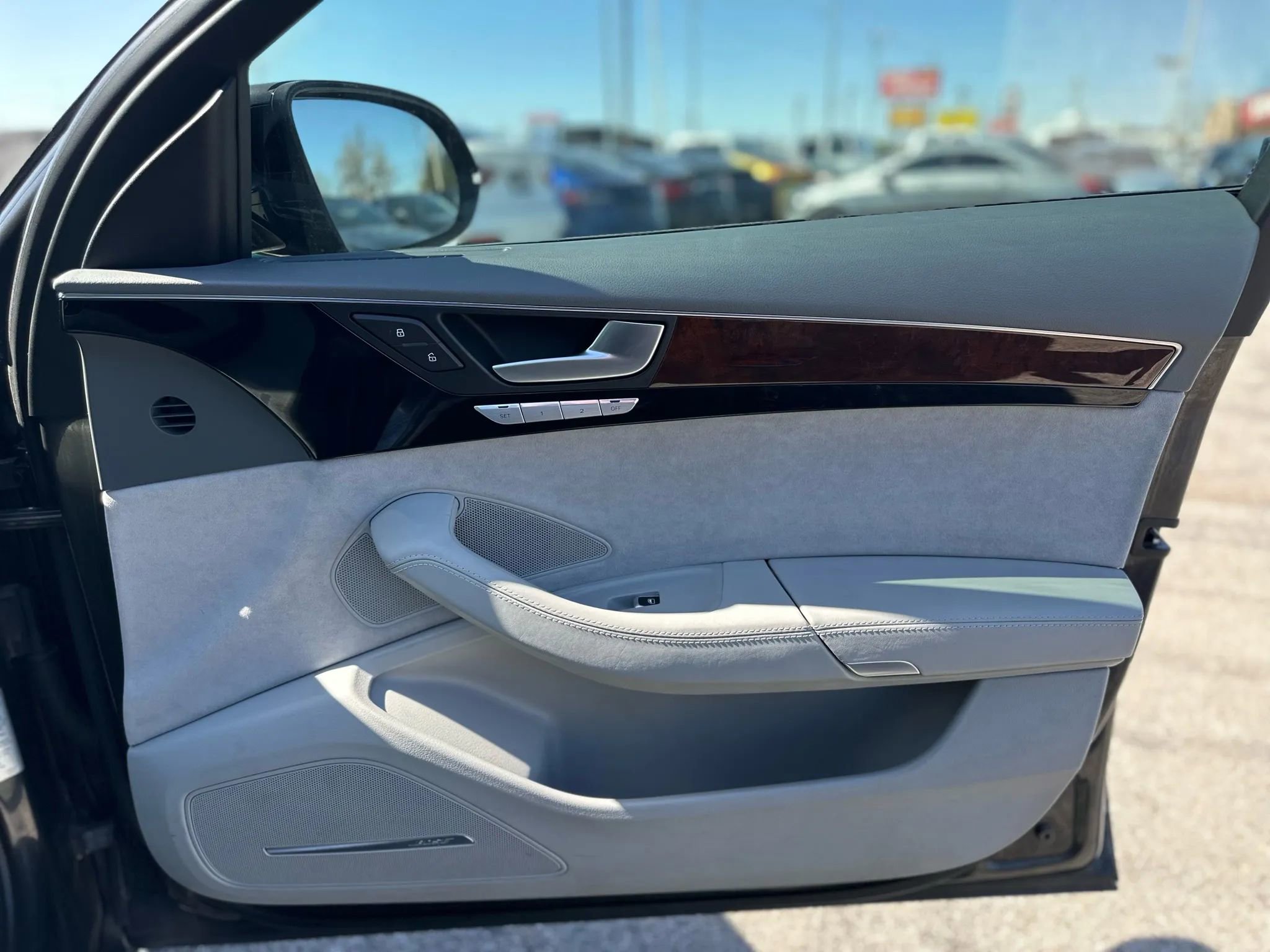 Used 2014 Audi A8 L 4.0T image 22