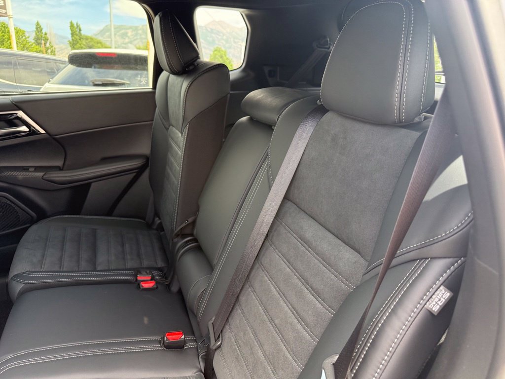 New 2026 Mitsubishi Outlander AWD image 23