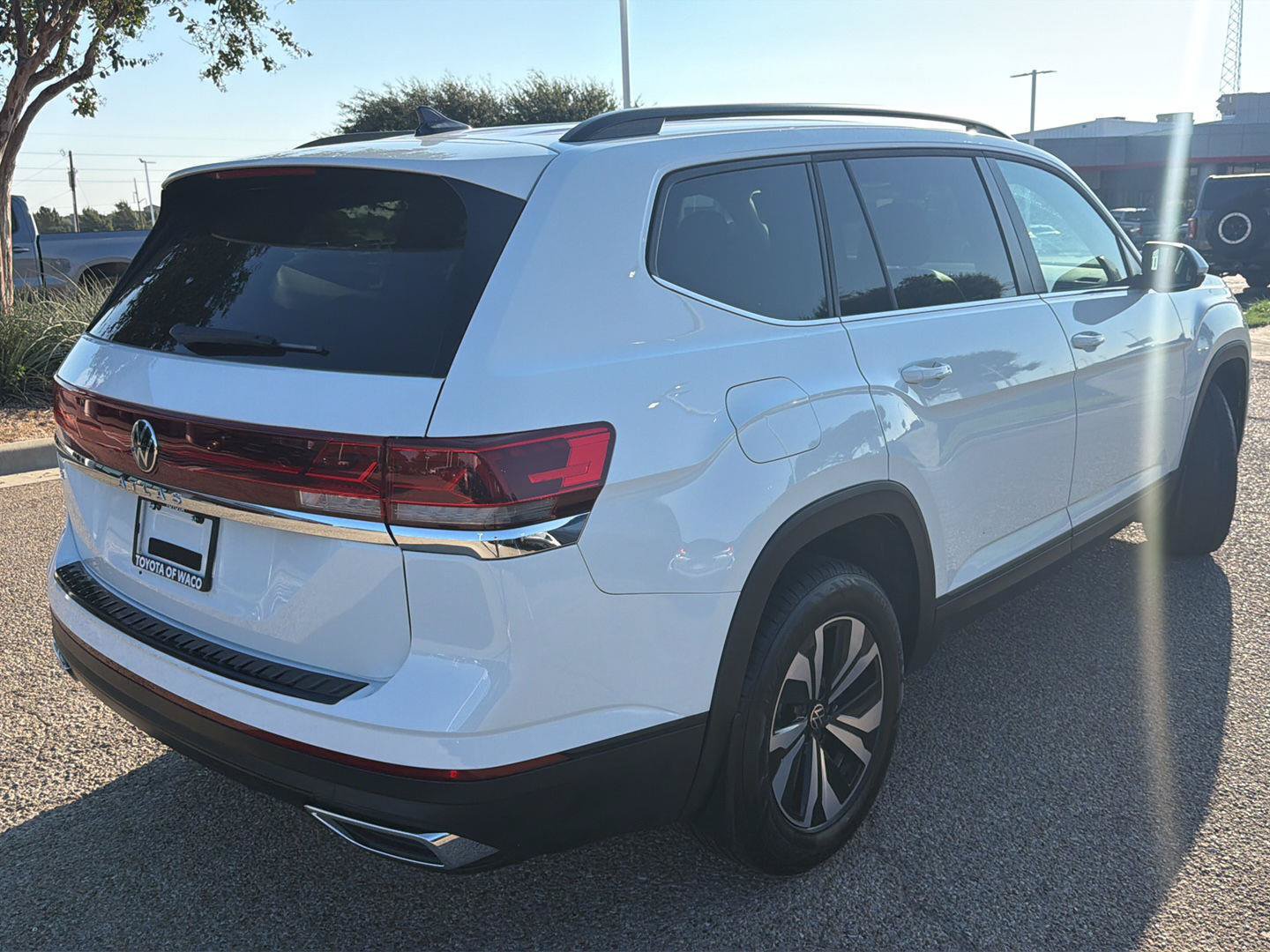 Used 2024 Volkswagen Atlas SE FWD image 3