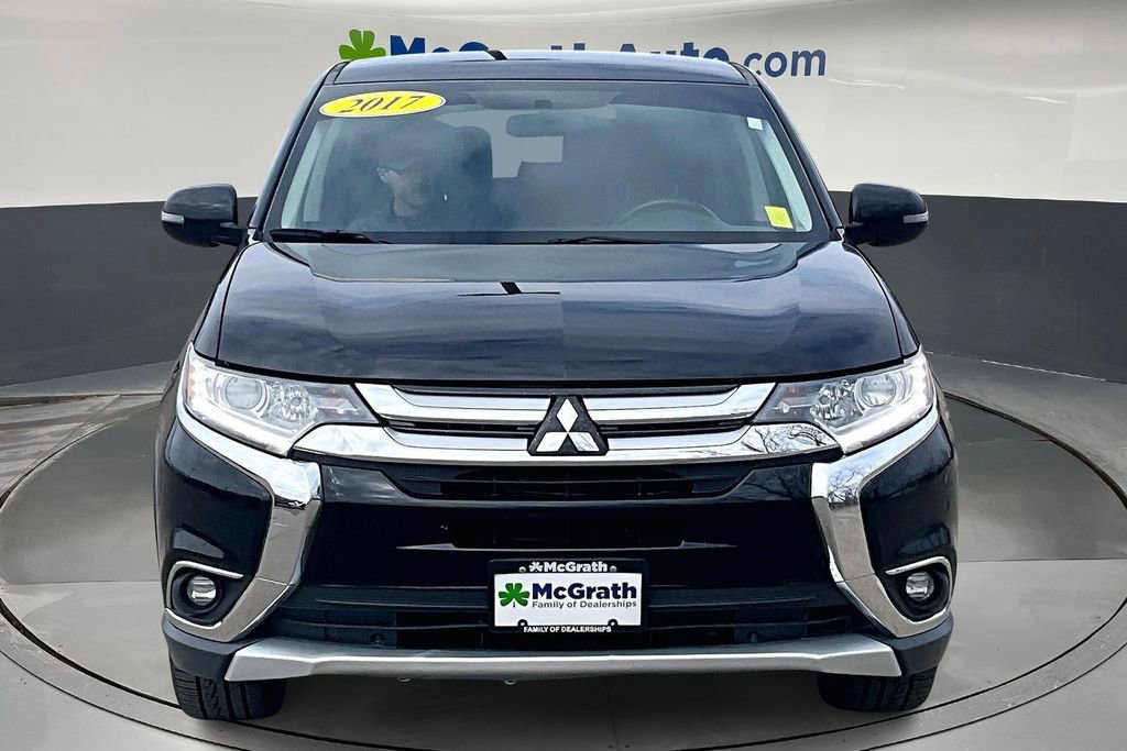 Used 2017 Mitsubishi Outlander SE image 2