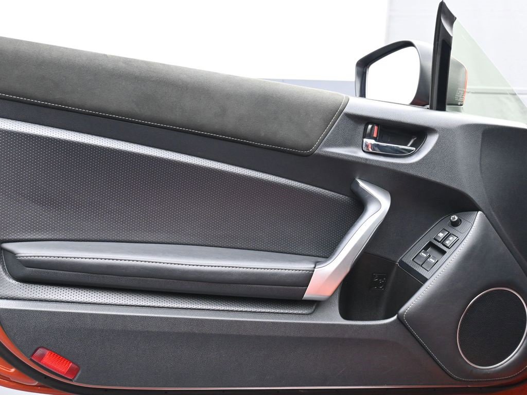 Used 2017 Toyota 86 image 9