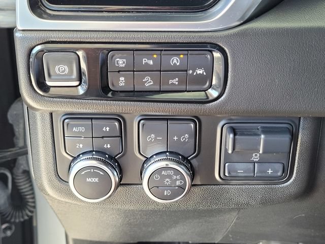 Used 2025 GMC Yukon XL Denali w/ Denali Reserve Package AWD/4WD image 13