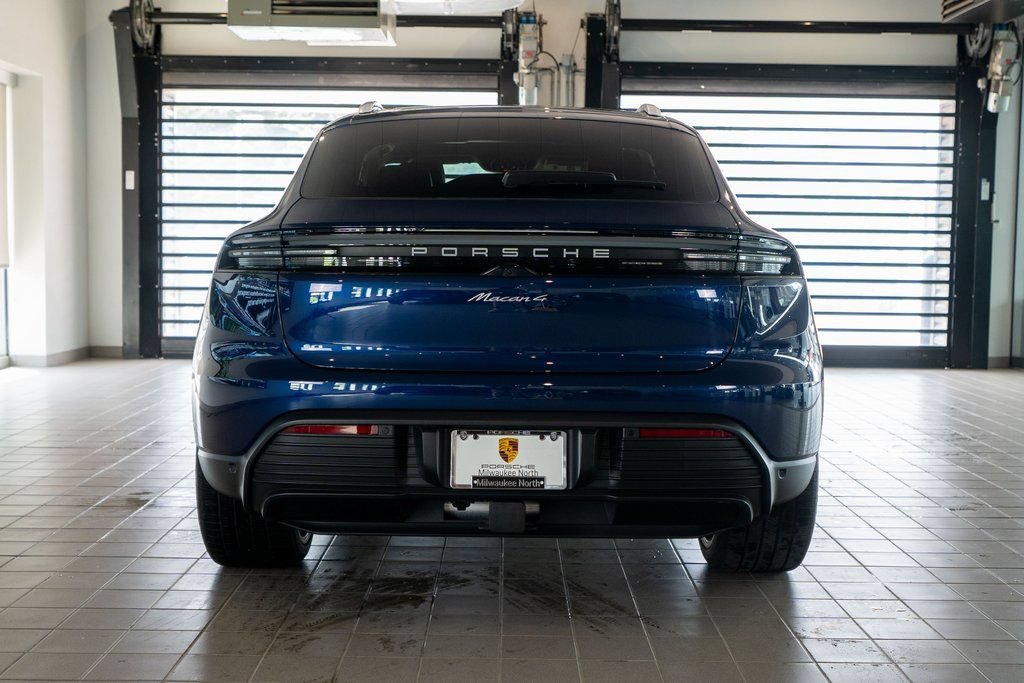 Used 2024 Porsche Macan 4 Electric AWD/4WD image 9
