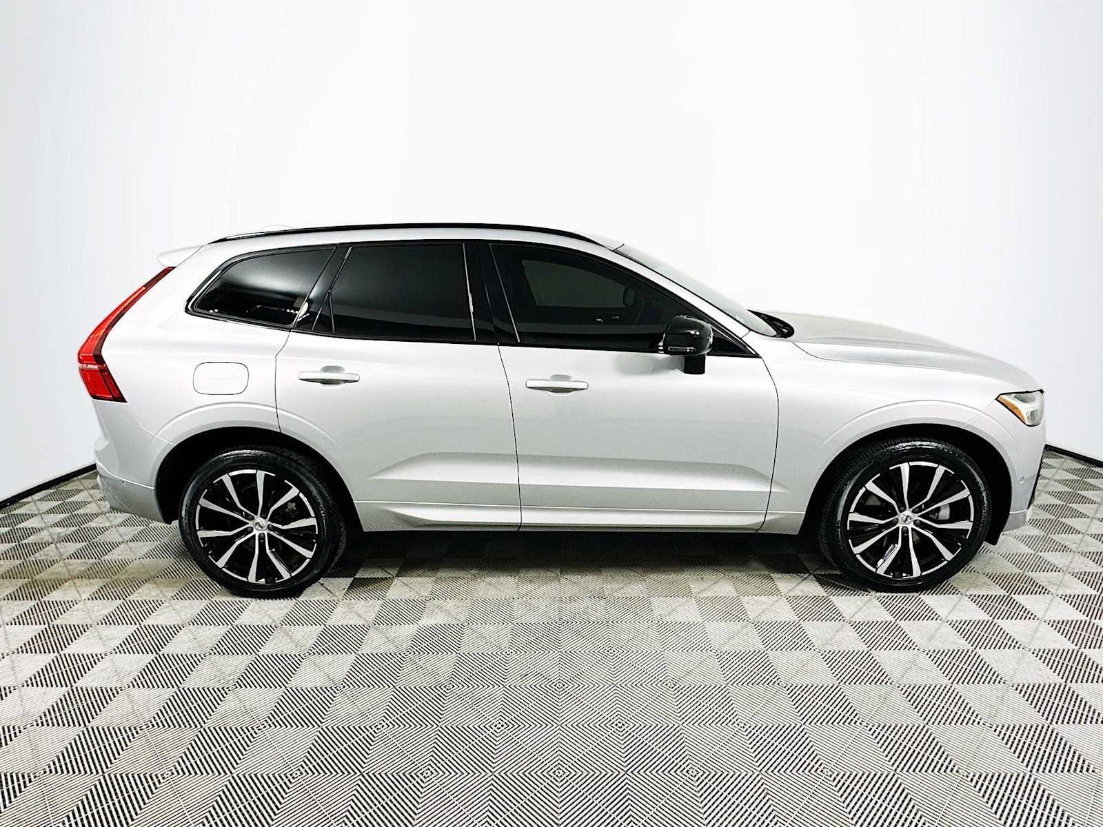 Used 2023 Volvo XC60 B5 Ultimate AWD/4WD image 8