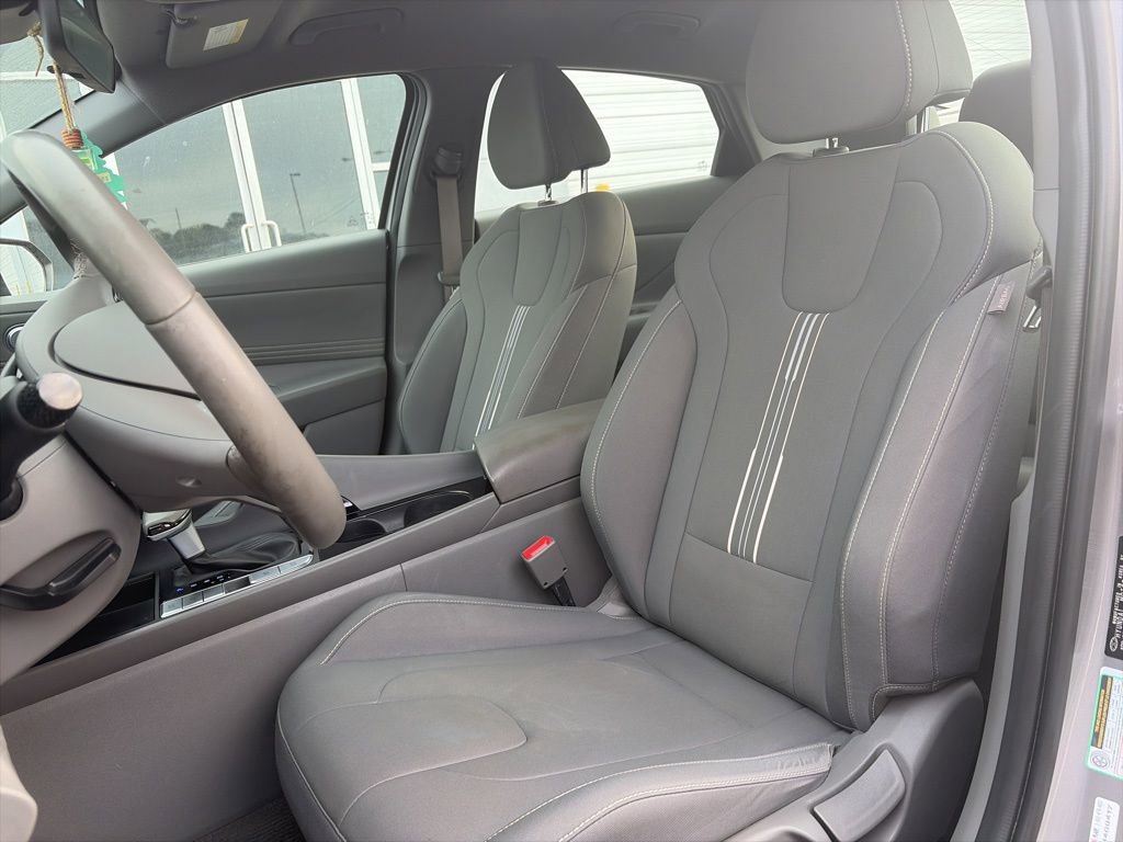 Used 2023 Hyundai Elantra SEL w/ Convenience Package image 12