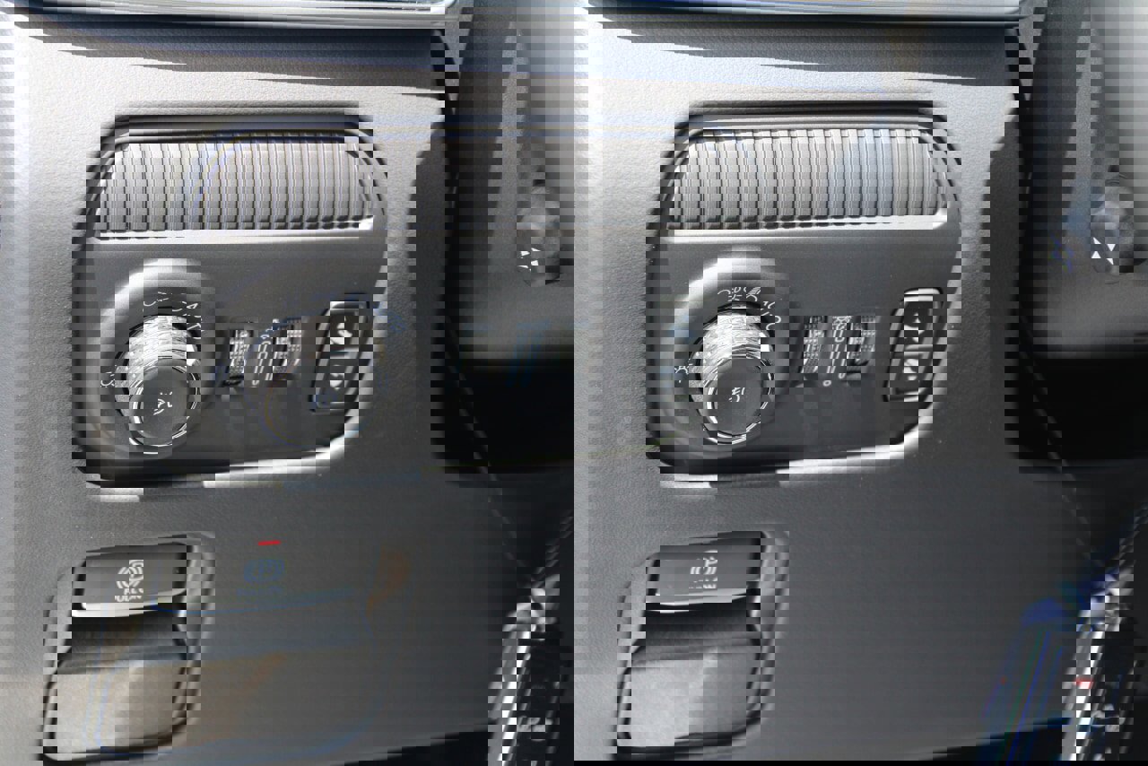 New 2025 Jeep Grand Wagoneer Series III w/ Rear Seat Video Group 1 image 13