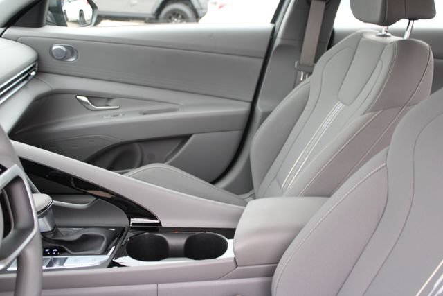 Used 2024 Hyundai Elantra Blue FWD image 27