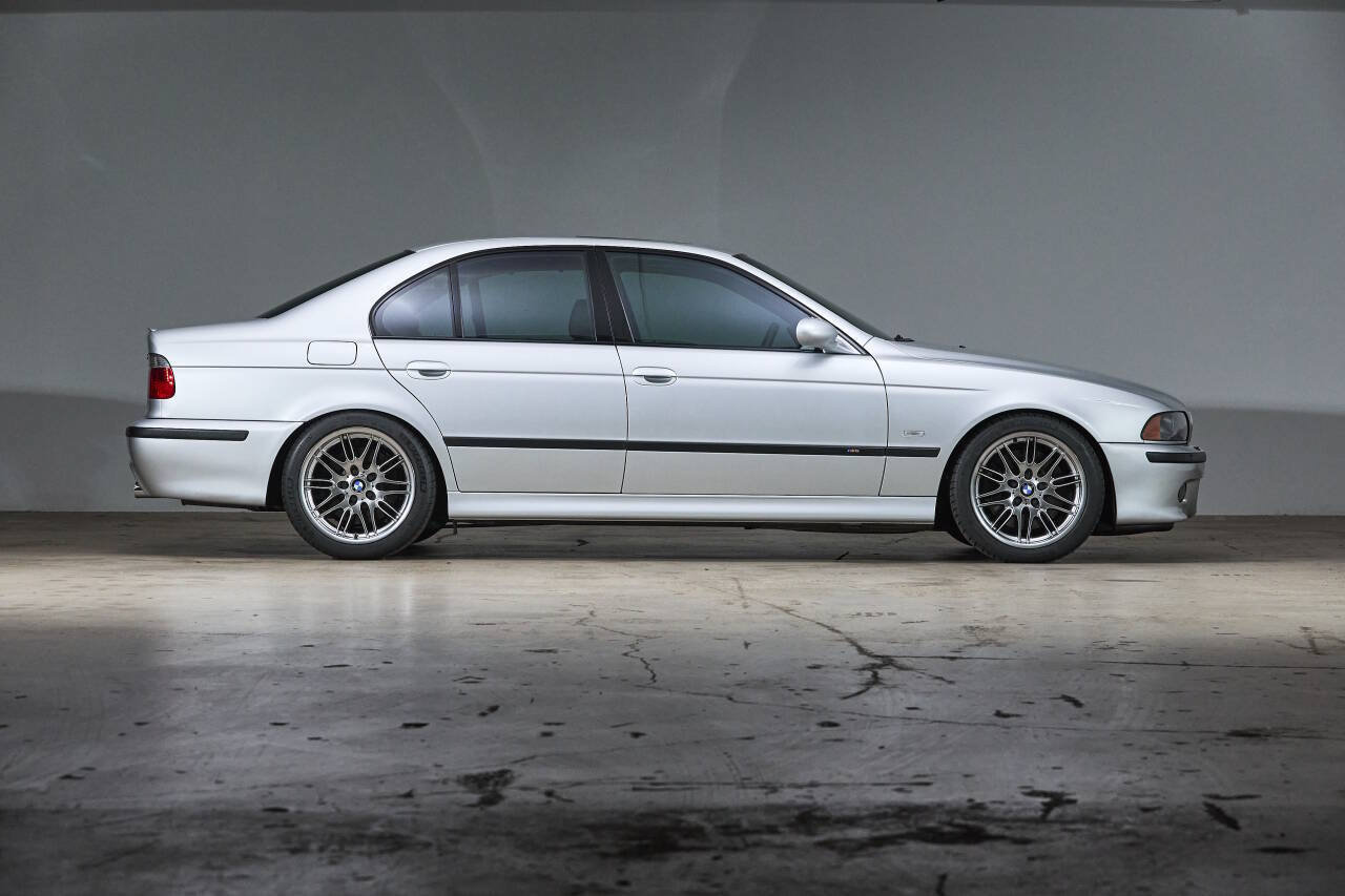 Used 2003 BMW M5 RWD image 4