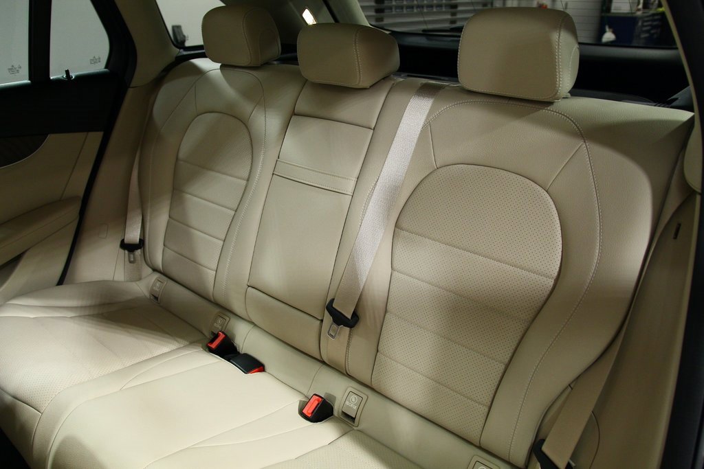 Used 2020 Mercedes-Benz GLC 300 4MATIC image 29