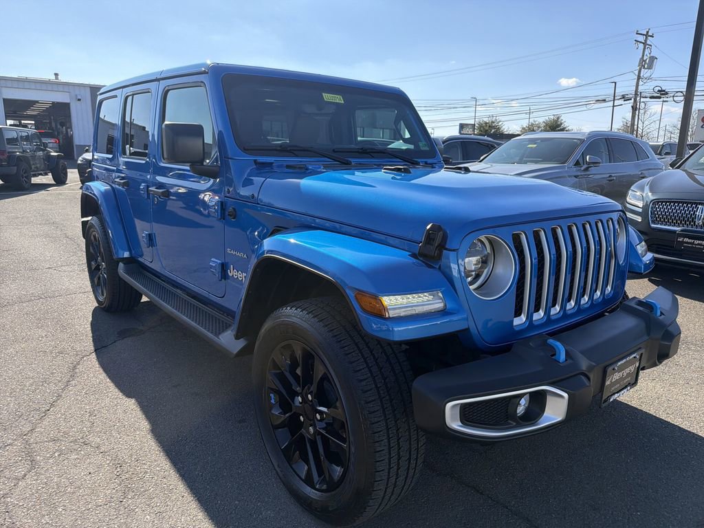 Used 2023 Jeep Wrangler Unlimited Sahara w/ Cold Weather Group AWD/4WD image 8