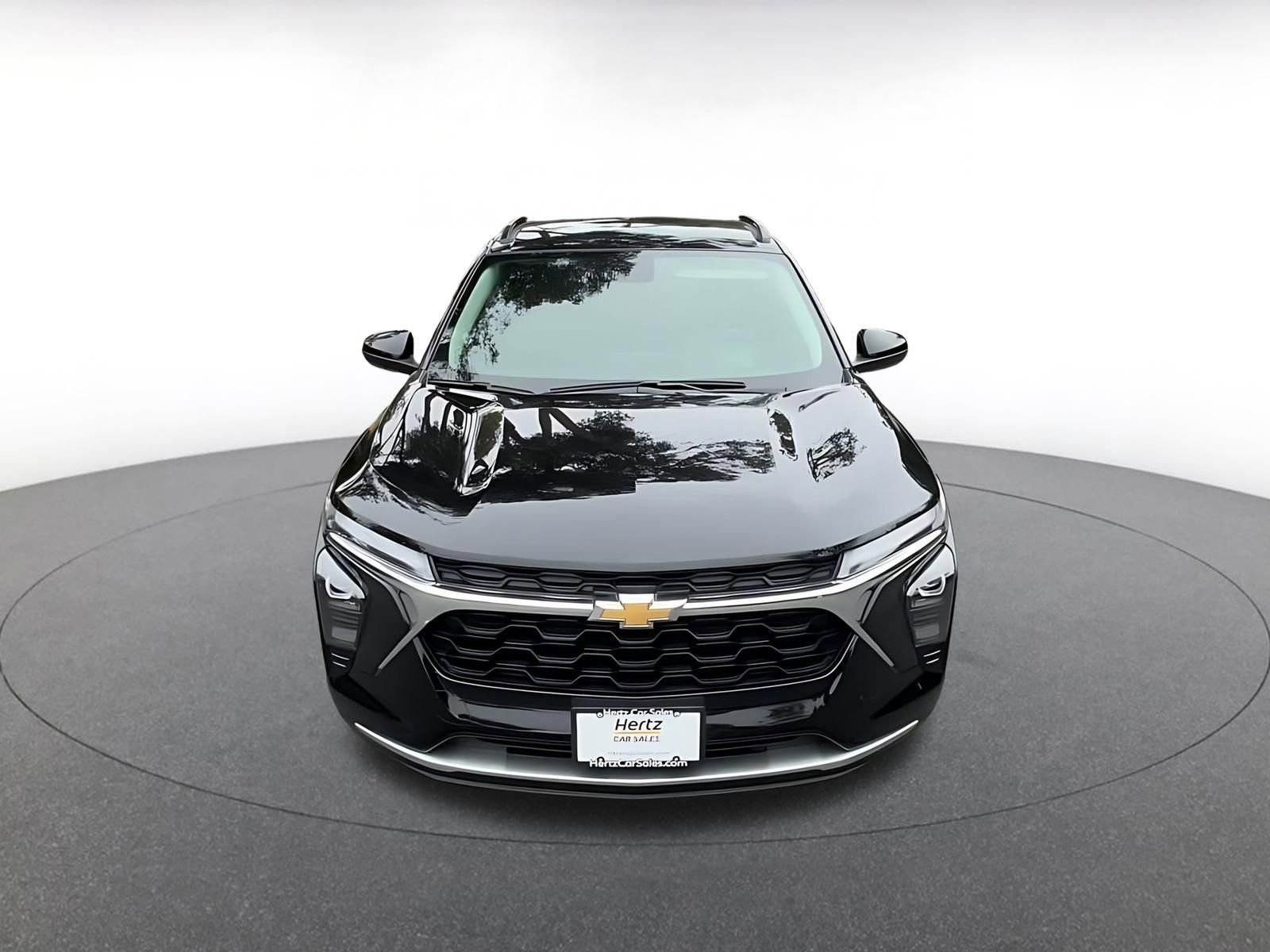 Used 2025 Chevrolet Trax LT w/ LT Convenience Package FWD image 4