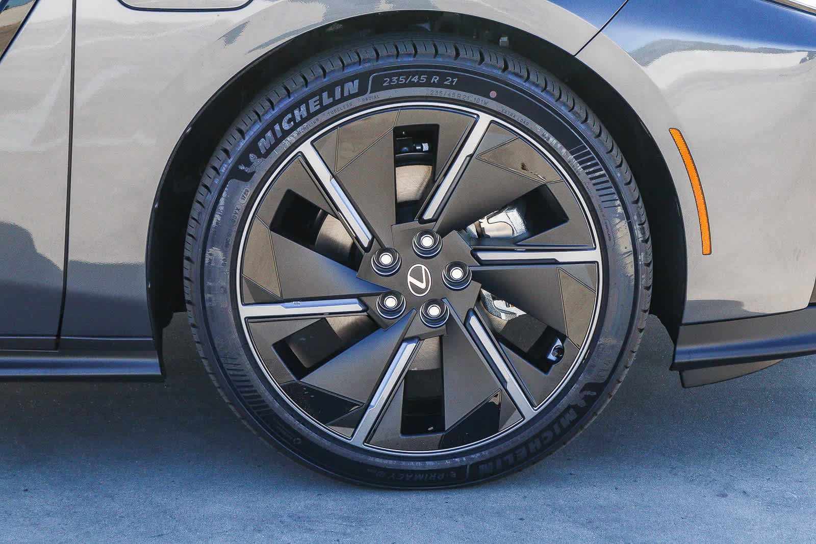 New 2026 Lexus ES 500e AWD/4WD image 9