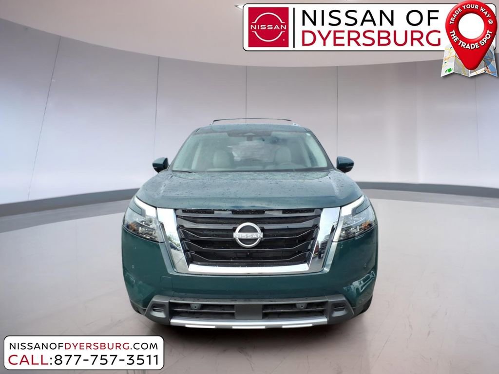 Used 2025 Nissan Pathfinder SL AWD/4WD image 8