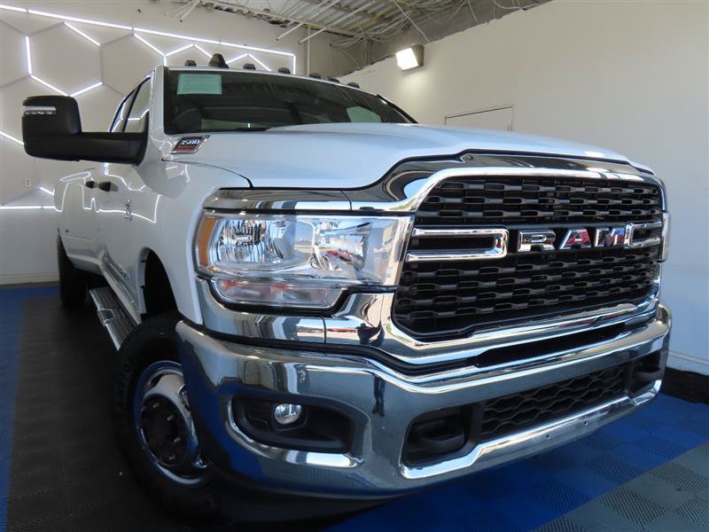 Used 2024 RAM 3500 Big Horn AWD/4WD image 3