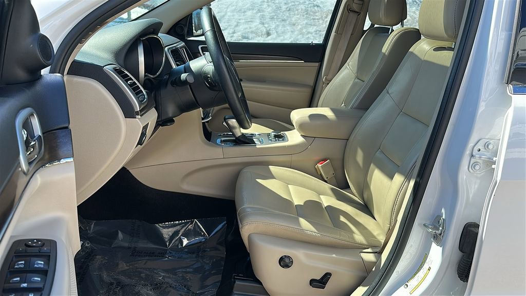 Used 2018 Jeep Grand Cherokee Limited AWD/4WD image 12