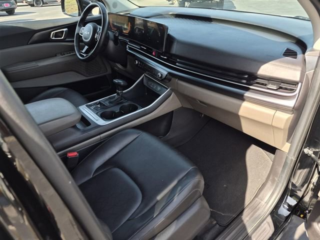 Used 2025 Kia Carnival image 10