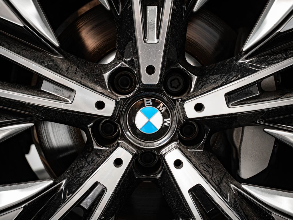 Certified 2025 BMW 530i xDrive AWD/4WD image 8