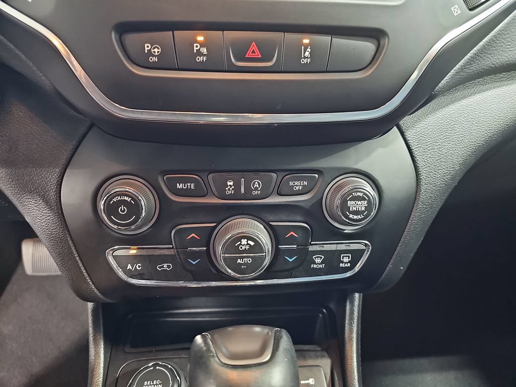 Used 2023 Jeep Cherokee Altitude Lux AWD/4WD image 20