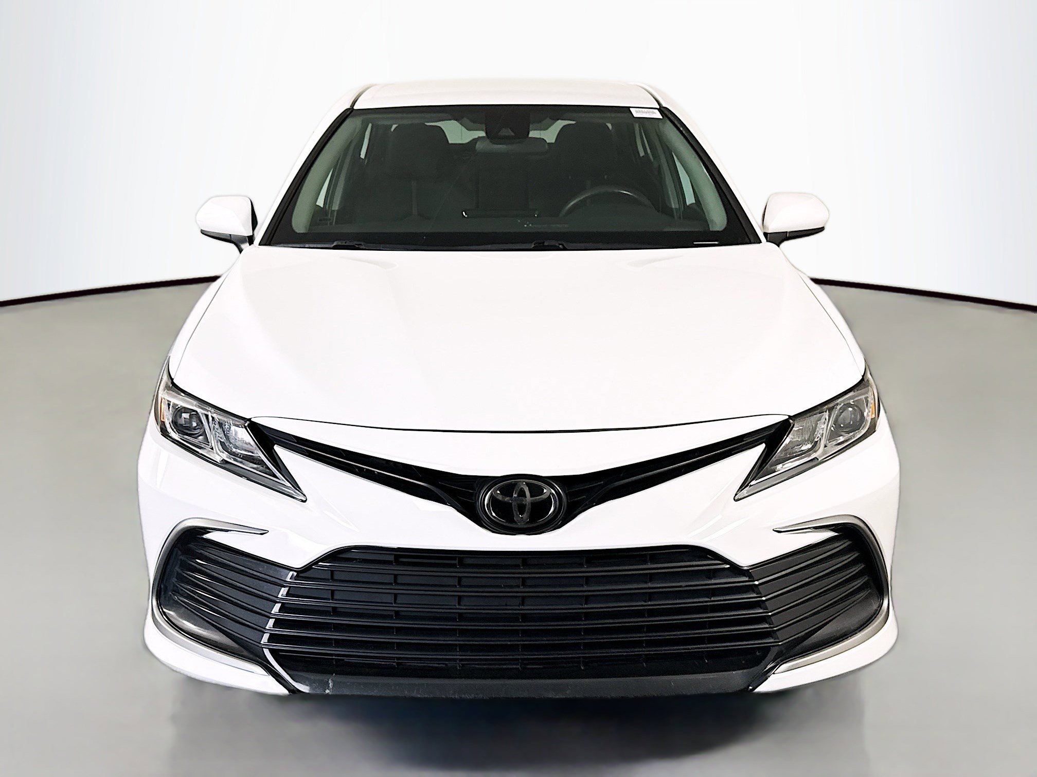 Used 2021 Toyota Camry LE image 2