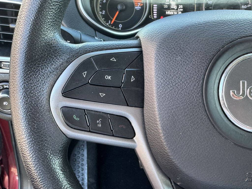 Used 2019 Jeep Cherokee Latitude w/ Popular Appearance Group image 15