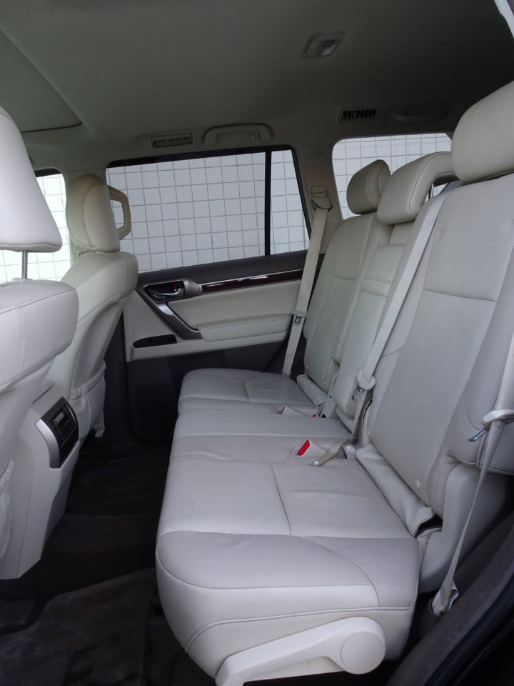 Used 2016 Lexus GX 460 w/ Premium Package image 12