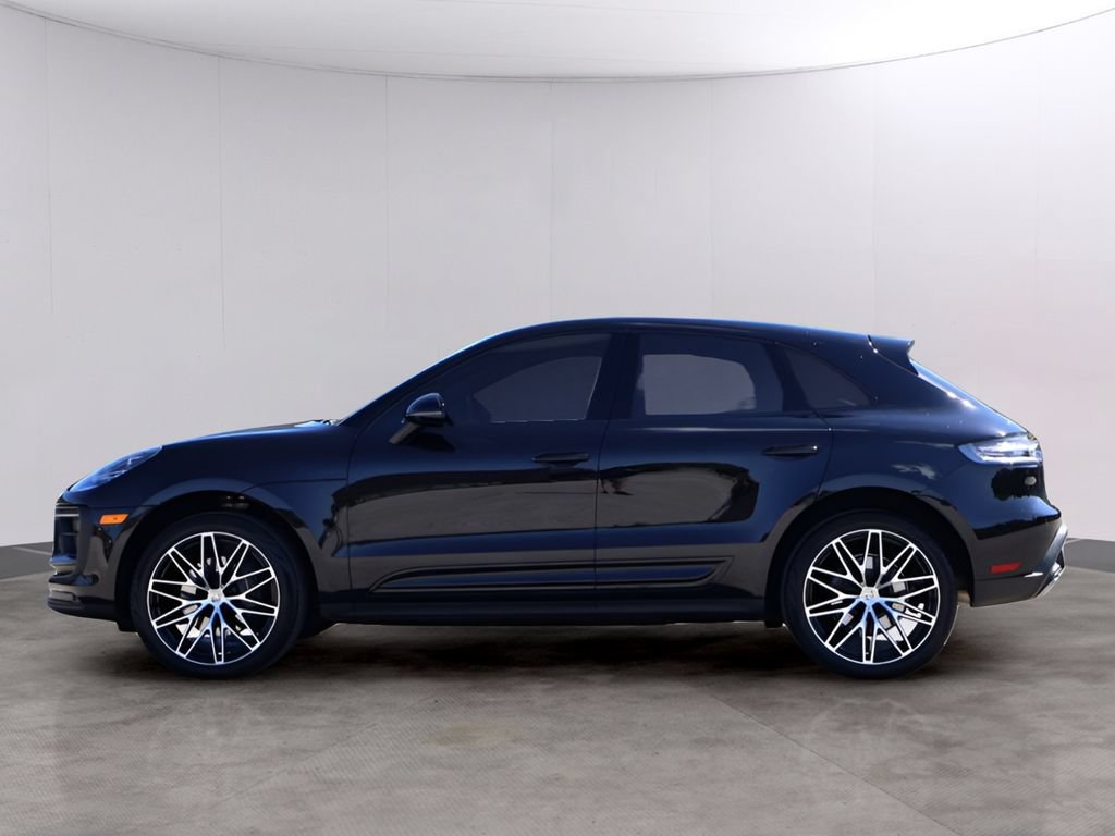 Certified 2025 Porsche Macan AWD/4WD image 2