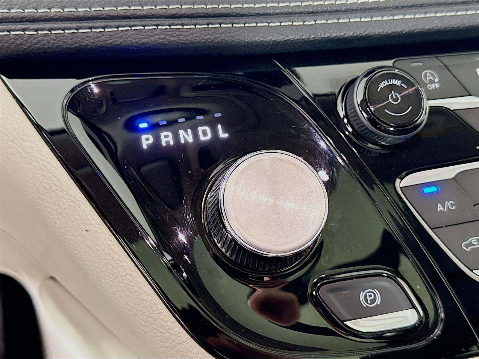 Used 2024 Chrysler Pacifica Limited image 17