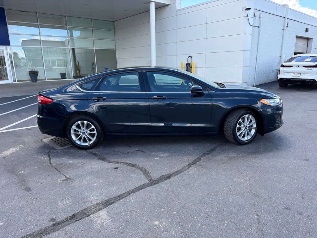 Used 2020 Ford Fusion SE FWD image 2