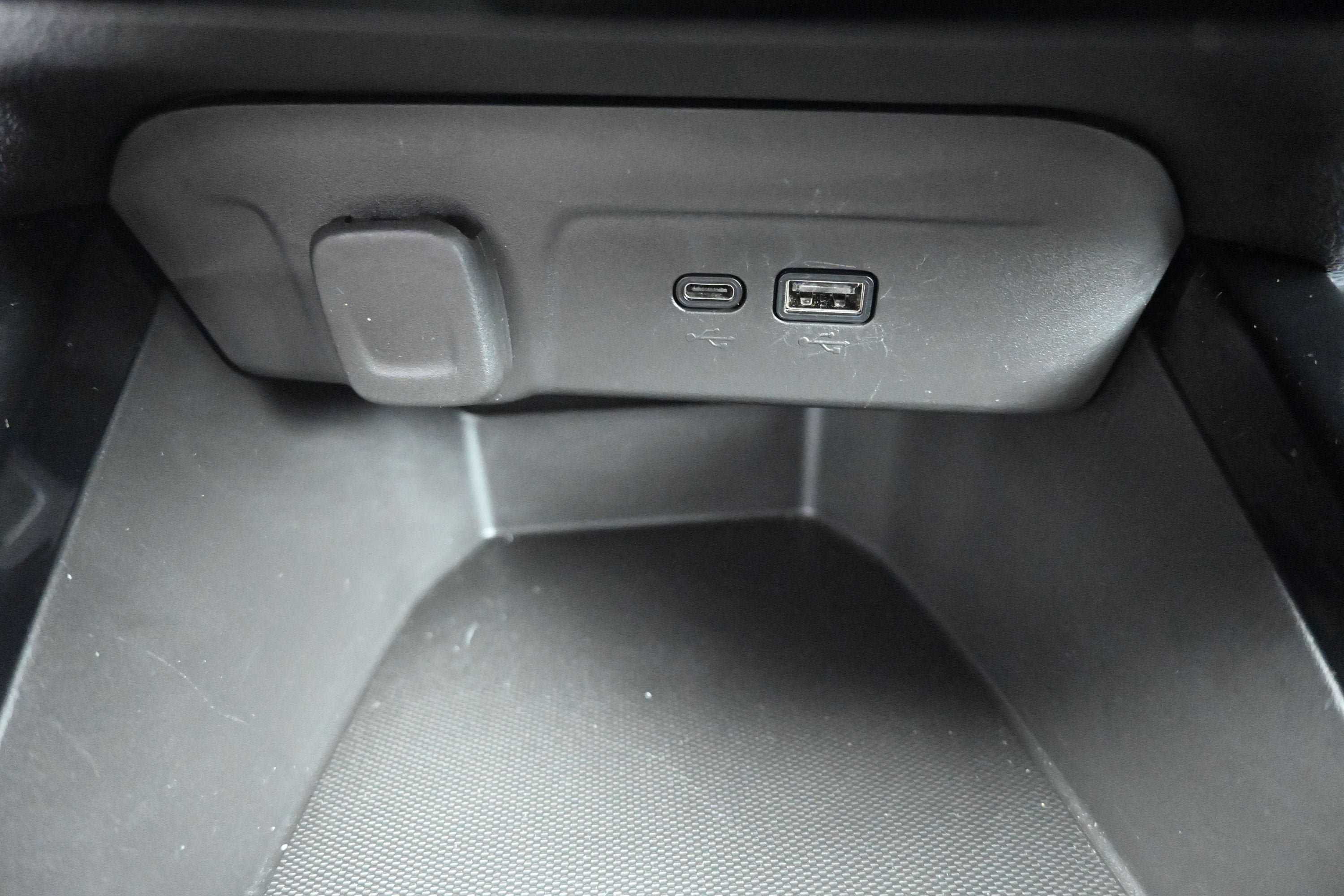 Used 2025 Chevrolet Trax RS w/ Driver Confidence Package FWD image 19