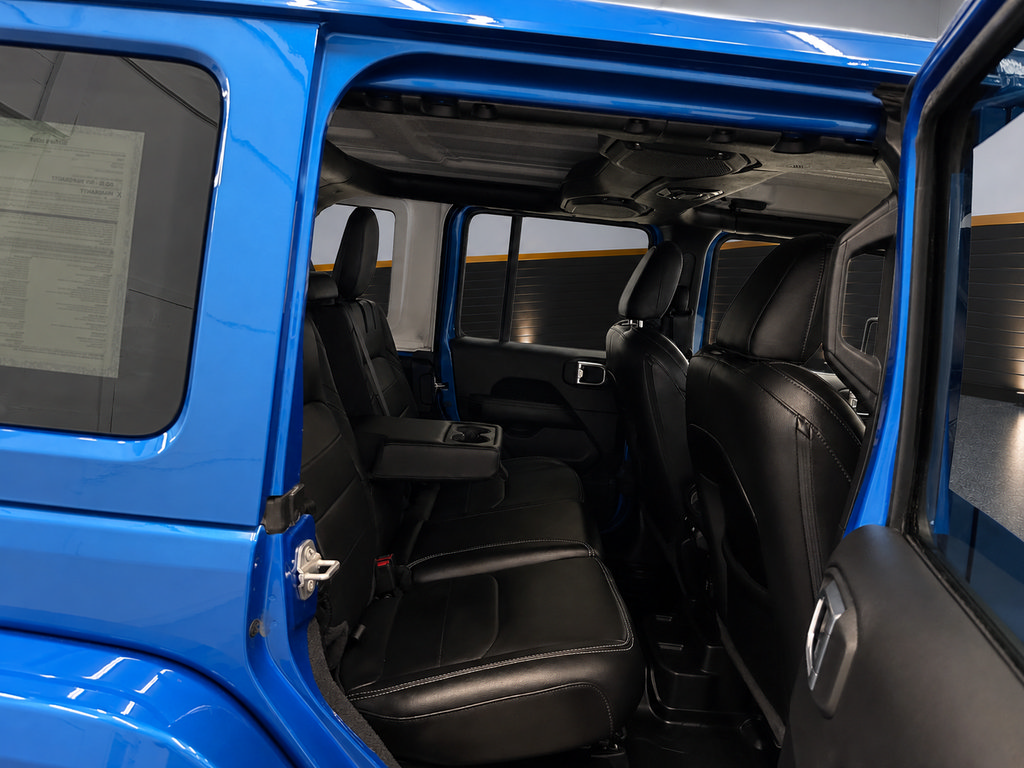Used 2023 Jeep Wrangler Unlimited Sahara w/ Cold Weather Group AWD/4WD image 28