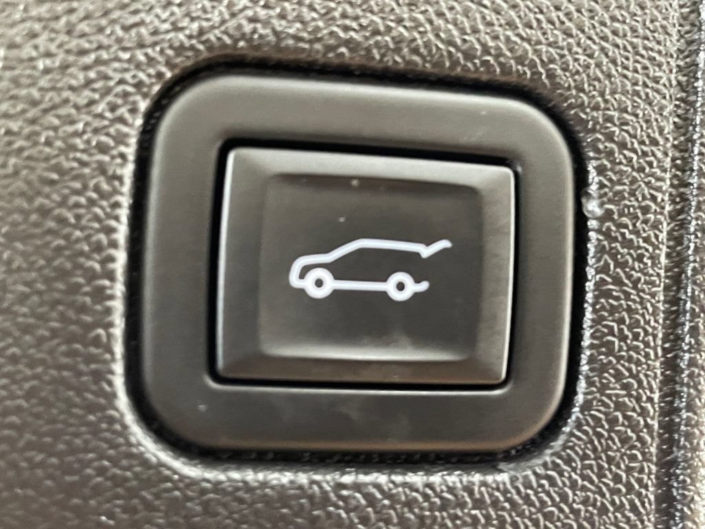 Used 2024 GMC Terrain SLT AWD/4WD image 13
