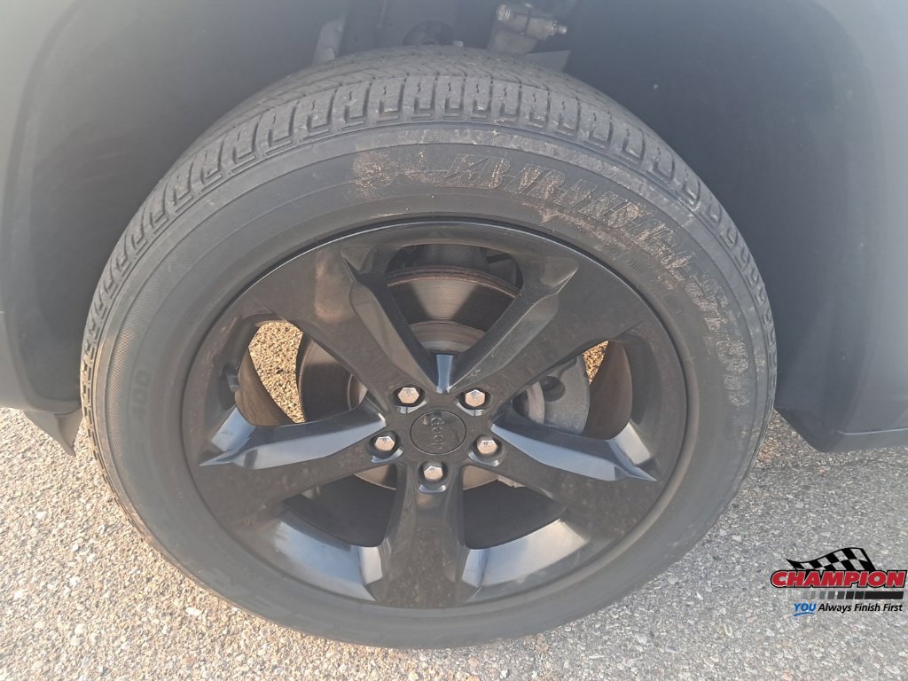 Used 2022 Jeep Grand Cherokee Altitude AWD/4WD image 10
