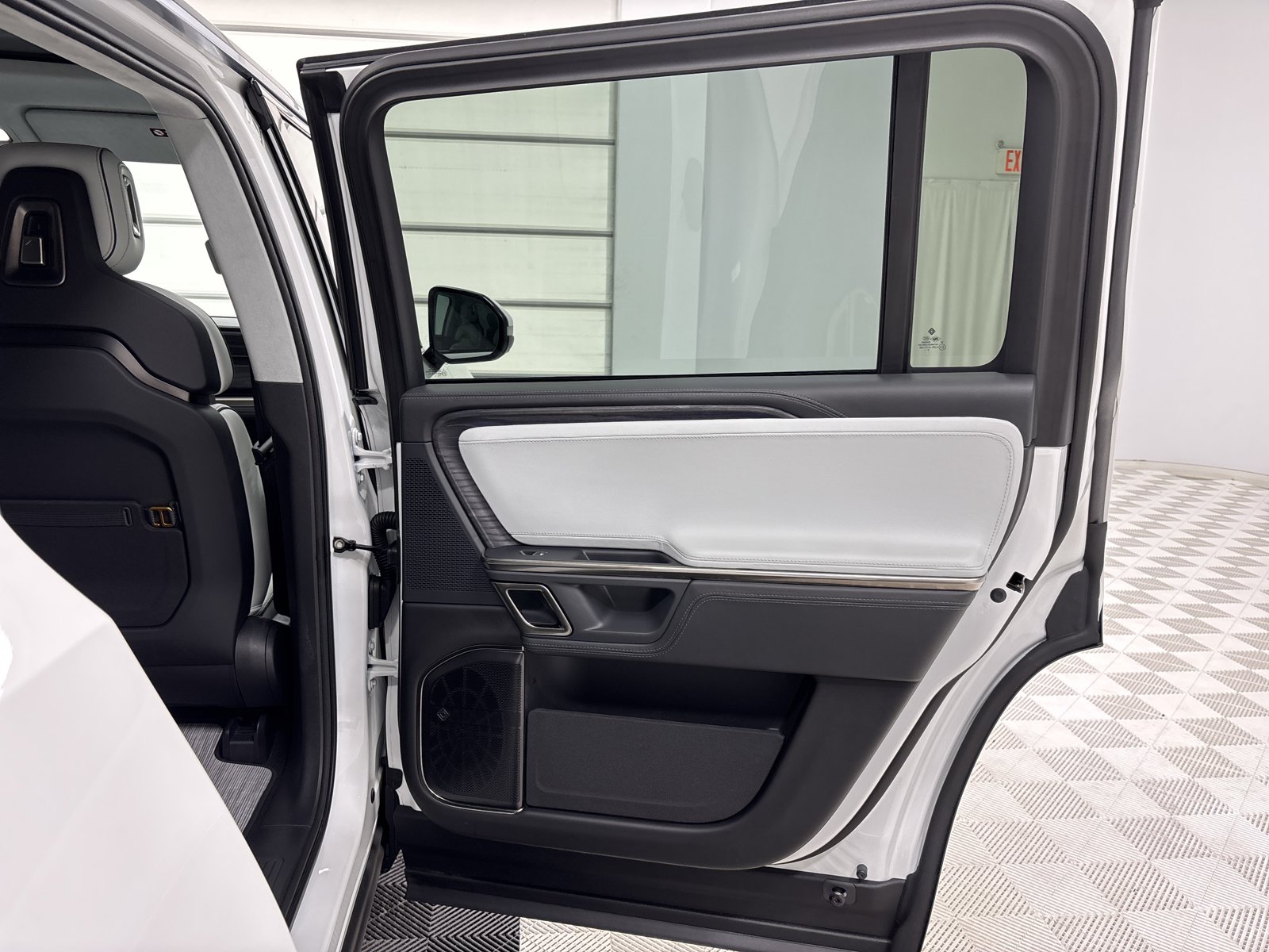 Used 2024 Rivian R1S Adventure AWD/4WD image 19