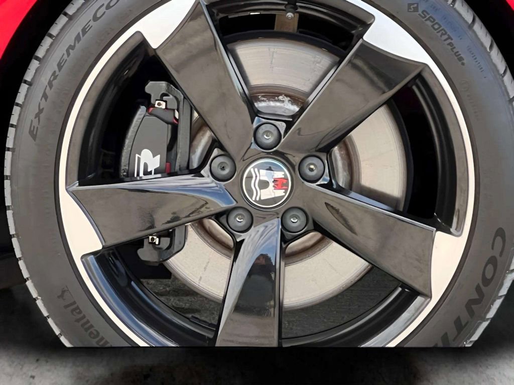 Used 2019 Volkswagen Golf R 4-Door image 37