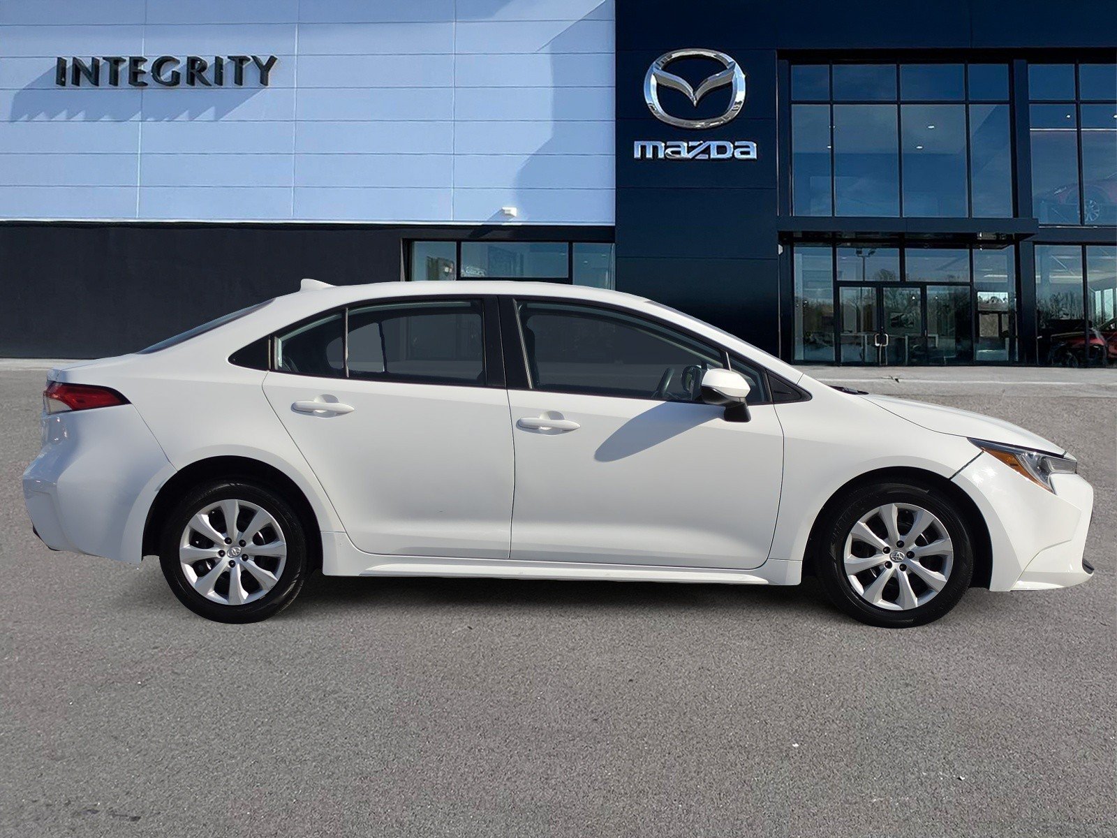 Used 2023 Toyota Corolla LE FWD image 3