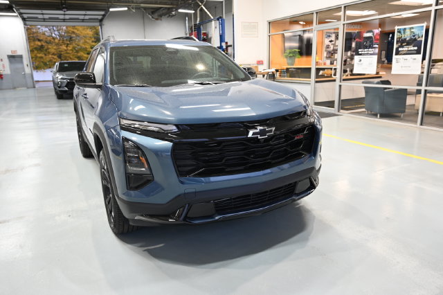 New 2027 Chevrolet Equinox RS FWD image 3