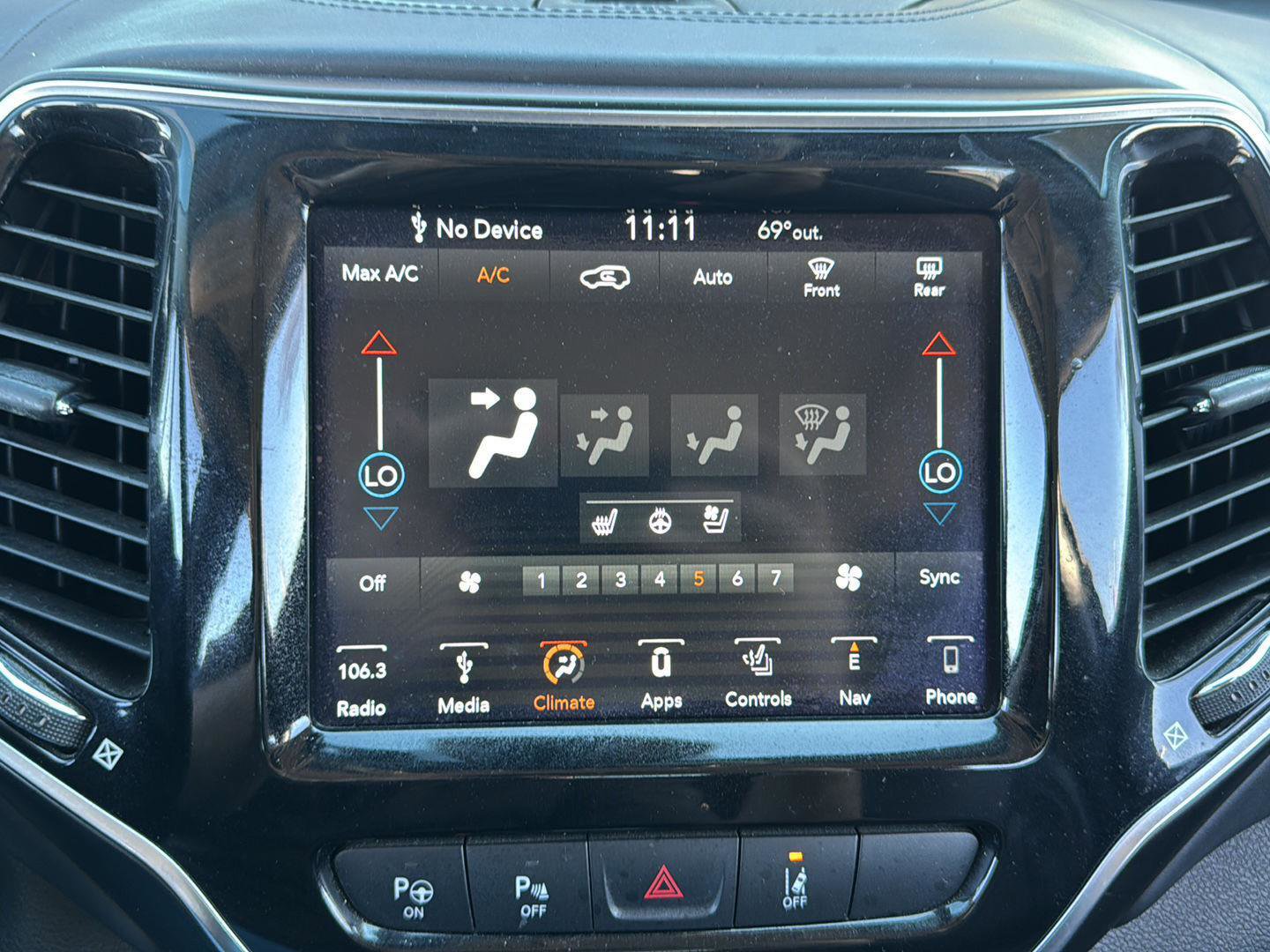 Used 2019 Jeep Cherokee Overland w/ Technology Group image 30