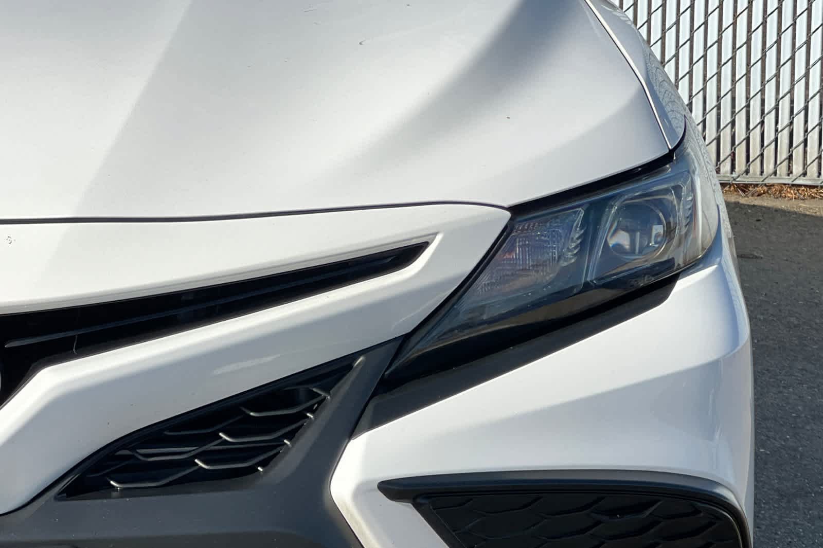 Used 2021 Toyota Camry SE FWD image 14
