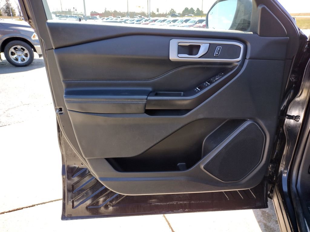 Used 2020 Ford Explorer XLT w/ Equipment Group 202A image 27