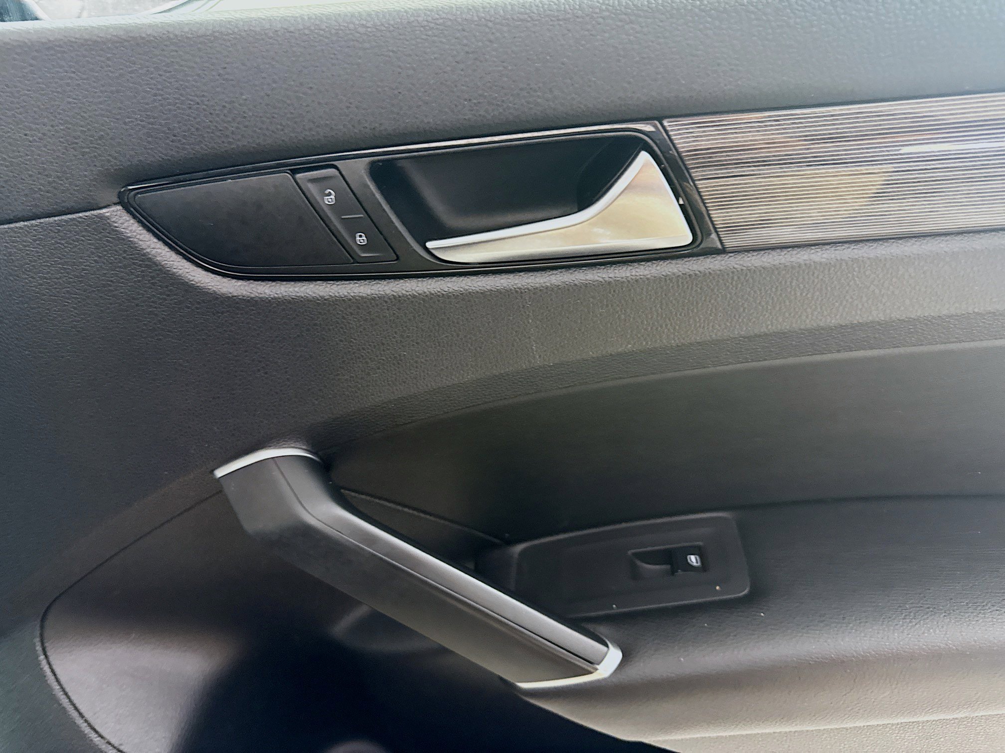 Used 2021 Volkswagen Passat 2.0T R-Line image 31