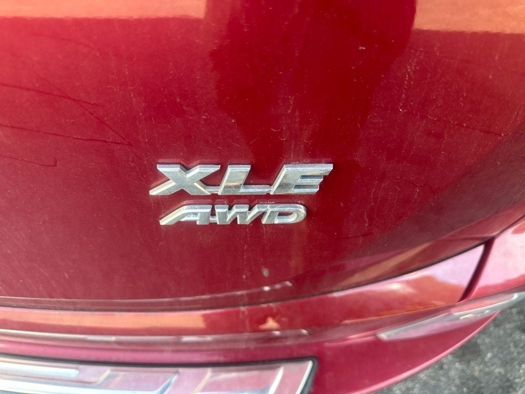 Used 2018 Toyota RAV4 XLE w/ Plus Extra Value Package AWD/4WD image 3