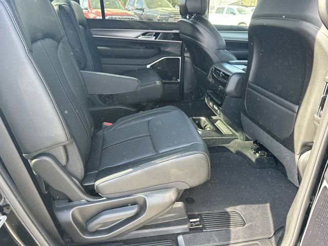 New 2026 Jeep Grand Wagoneer Limited image 17