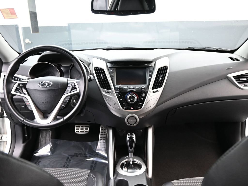 Used 2013 Hyundai Veloster w/ Style Pkg image 9