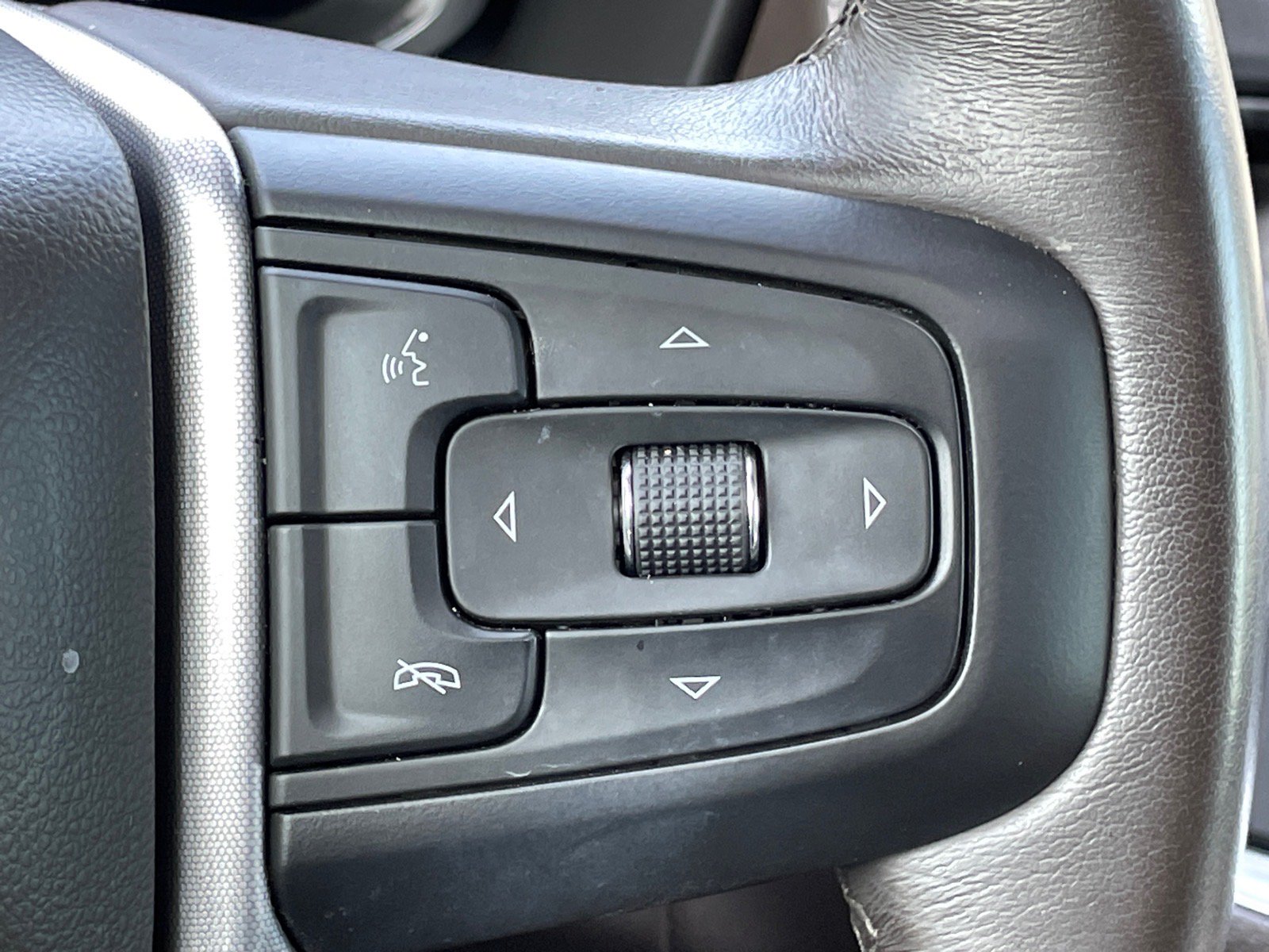 Used 2023 GMC Yukon SLT AWD/4WD image 15